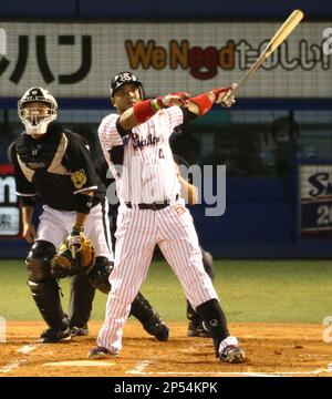 Former major leaguer Wladimir Balentien of the Yakult Swallows responds to  supporters after hitting his 55th home run during the 6th inning in the  ballgame against the Hiroshima Carp at the Jingu