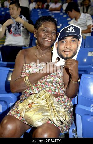 Wladimir Balentien, outfielder of Japanese baseball team Yakult Swallows  holds up a memorial plate after hitting his 56th home run during the ball  game agaisnt the Hanshin Tigers at the Jingu Stadium