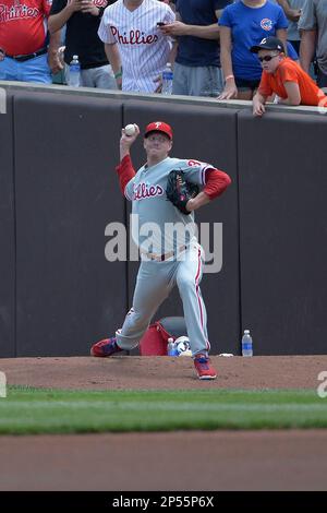 Roy Oswalt in Action Philadelphia Phillies 8 x 10 Baseball Photo