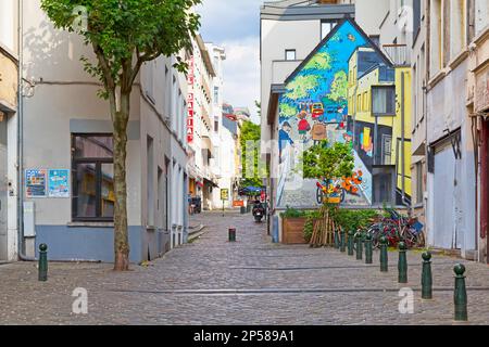 Brussels, Belgium - July 02 2019: The Boule & Bill Wall is located 'Rue du Chevreuil'. The wall illustrates Boule & Bill playing in the street. Stock Photo