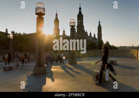 Zaragoza, Aragón, Spain: Basilica of Nuestra Señora del Pilar, as seen from bridge 'de Piedra' Stock Photo