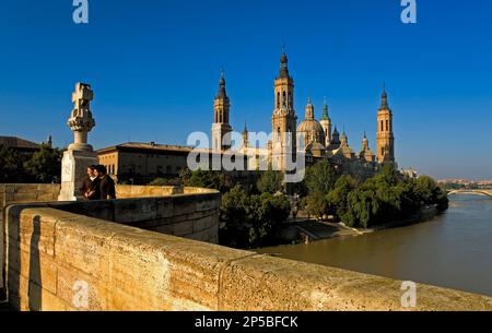 Zaragoza, Aragón, Spain: El Pilar, as seen from bridge 'de Piedra' Stock Photo