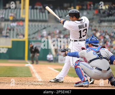 DETROIT, MI - JUNE 12: Detroit Tigers right fielder Austin Meadows (17)  bats against the Toronto Blue Jays on June 12, 2022 at Comerica Park in  Detroit, Michigan. The Blue Jays defeated