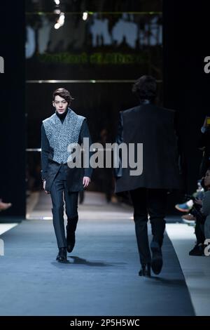 Kim Woo Bin catwalk for VanHart di Albazar during Seoul Fashion