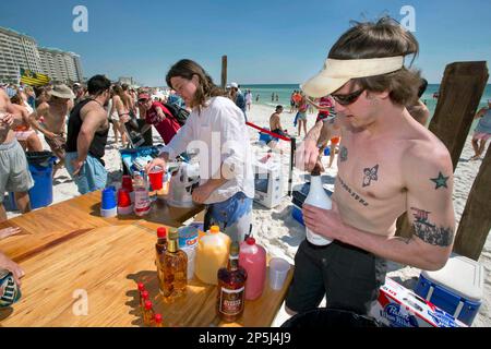 Beach crowd Destin Florida Stock Photo - Alamy