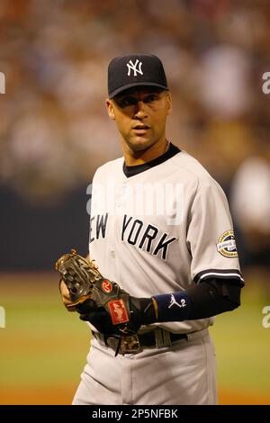 Twins honor Derek Jeter with second base from Metrodome's last game – Twin  Cities