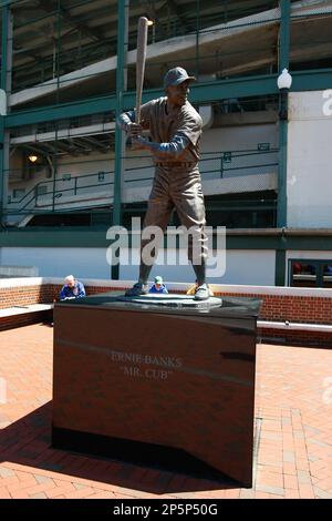 Statue of the Chicago Cubs baseball player, Ernie Banks, outside Wrigley  Field, Chicago, Illinois, USA Stock Photo - Alamy