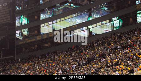 Green Bay Packers vs. Minnesota Vikings. Fans support on NFL Game.  Silhouette of supporters, big screen with two rivals in background Stock  Photo - Alamy