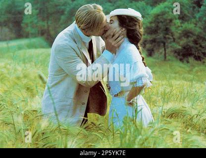 A ROOM WITH A VIEW 1985 MGM film with Helena Bonham Carter and Julian Sands Stock Photo