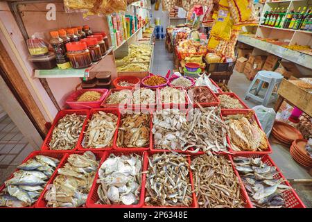 Chow Kit Road Market in Kuala Lumpur city of Malaysia is a hub of activity and noise, with vendors calling out to potential customers and shoppers Stock Photo