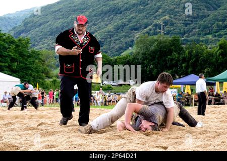 Switzerland, Canton Ticino, Gudo, Swiss wrestling Stock Photo