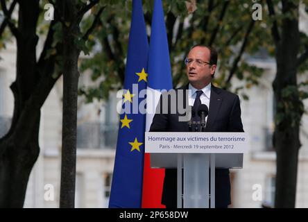 France's President Francois Hollande delivers a speech during a ceremony commemorating the victims of terrorism at the Invalides in Paris, Wednesday, Sept, 19, 2012. (AP Photo/Francois Mori, pool)