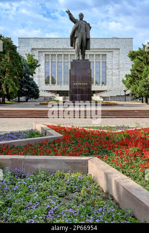 Vladimir Lenin statue behind the State Historical Museum, Bishkek, Kyrgyzstan, Central Asia, Asia Stock Photo