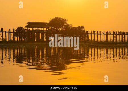 U Bein bridge over Taungthaman Lake at sunset, Amarapura, Mandalay, Myanmar (Burma), Asia Stock Photo