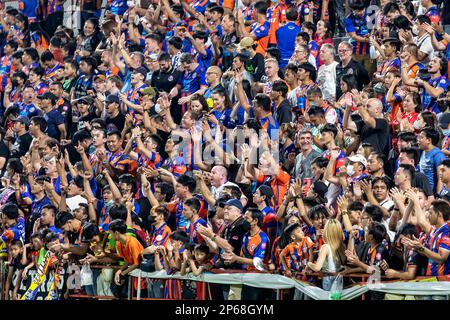 Spectators at Thai Premier League match, PAT Stadium, Bangkok Stock Photo