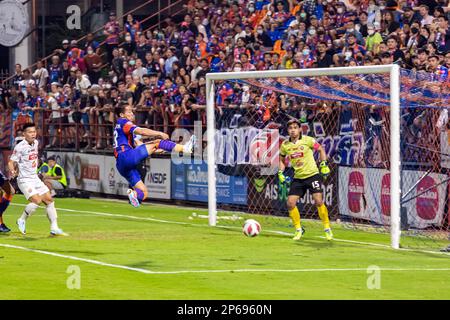 Goalmouth action in Thai premier league football match, Port F.C. playing at PAT Stadium, Bangkok, Thailand Stock Photo