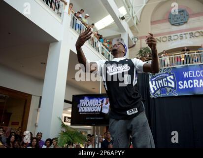 Sacramento Kings first round draft pick Ben McLemore, left and second round  pick Ray McCallum, display their jerseys during a news conference in  Sacramento, Calif., Monday, July 1, 2013. McLemore is a