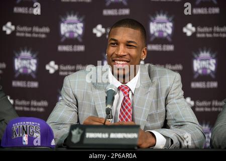 Sacramento Kings first round draft pick Ben McLemore, left and second round  pick Ray McCallum, display their jerseys during a news conference in  Sacramento, Calif., Monday, July 1, 2013. McLemore is a