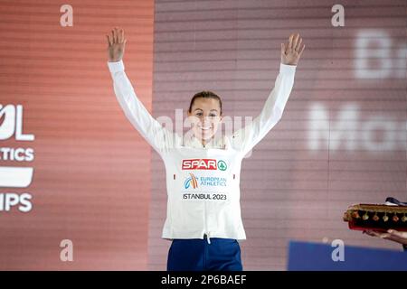 Istanbul, Turkey, 3 March 2023. Melissa Courtney-Bryant of Great Britain celebrates during the medal ceremony of 3000m Women during the European Athletics Championships 2023 - Day 1 at Atakoy Arena in Istanbul, Turkey. March 3, 2023. Credit: Nikola Krstic/Alamy Stock Photo