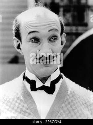 1923 c, USA : The silent movie actor JAMES FINLAYSON ( 1887 - 1953 ) . He was often a foil for Stan Laurel and Oliver Hardy in their shorts and feature films for more than a decade through 1940 . - CINEMA - FILM - candid - portrait - ritratto  - attore  comico - COMICHE  - bow tie - cravatta  - papillon - collar - colletto - baffi - moustache - uomo stempiato - stempiatura - timmed at temple - calvizia - calvo - comedy - comedian  ----  Archivio GBB Stock Photo