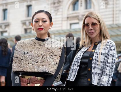 Paris, France - MARCH 03 2023 Guests at the Vuitton Womenswear Fall/Winter 2023 show PARIS FASHION WEEK - Jacques Julien/Alamy Live News Stock Photo