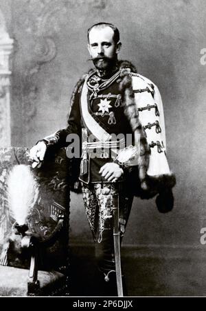 1887, Wien , Austria : The austrian kronprinz RUDOLF von ABSBURG ( 1850 - committed suicide at Mayerling 1889 ) , lover of Mary Von Vetsera , son of Kaiser Franz Josef ( 1830 - 1916 ) , Emperor of Austria , King of Hungary and Bohemia and Empress Elisabeth von Bayer ( SISSI , 1937 - 1898 ).   - FRANCESCO GIUSEPPE - JOSEPH - ABSBURG - ASBURG - ASBURGO - NOBILITY - NOBILI - Nobiltà - REALI - HABSBURG - HASBURG - ROYALTY - divisa militare - military uniform - baffi - moustache - principe ereditario - RODOLFO - ussaro ----  Archivio GBB Stock Photo