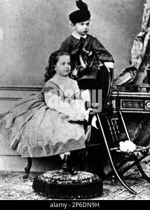 1862  , Reichenau  , Austria : The young austrian kronprinz RUDOLF von ABSBURG ( 1860 - committed suicide at Mayerling 1889 ) , lover of Mary Von Vetsera , son of Kaiser Franz Josef ( 1830 - 1916 ) , Emperor of Austria , King of Hungary and Bohemia and Empress Elisabeth von Bayer ( SISSI , 1937 - 1898 ). In this photo with sister princessin GISELA   - FRANCESCO GIUSEPPE - JOSEPH - ABSBURG - ASBURG - ASBURGO - NOBILITY - NOBILI - Nobiltà - REALI - HABSBURG - HASBURG - ROYALTY - little boy - child bambino - bambini - children - da giovane giovani - da piccolo piccoli  - principe ereditario - ROD Stock Photo