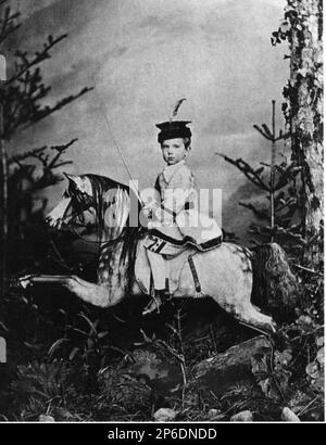 1863 ca , Reichenau  , Austria : The austrian kronprinz RUDOLF von ABSBURG ( 1860 - committed suicide at Mayerling 1889 ) , lover of Mary Von Vetsera , son of Kaiser Franz Josef ( 1830 - 1916 ) , Emperor of Austria , King of Hungary and Bohemia and Empress Elisabeth von Bayer ( SISSI , 1937 - 1898 ).   - FRANCESCO GIUSEPPE - JOSEPH - ABSBURG - ASBURG - ASBURGO - NOBILITY - NOBILI - Nobiltà - REALI - HABSBURG - HASBURG - ROYALTY - little boy - child bambino - bambini - da giovane giovani - da piccolo piccoli  - principe ereditario - RODOLFO  - cavallo a dondolo - horse - toy - giocattolo ---- Stock Photo