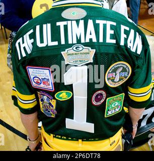 Former Green Bay Packer Larry McCarren smiles as he signs an