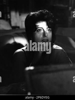 1959 , USA : The italian movie actress ANNA MAGNANI in THE FUGITIVE KIND ( Pelle di serpente ) by Sidney Lumet , from a play by Tennessee Williams , United Artist Productions .- CINEMA - FILM - attrice - attore - sottoveste -  daydream - sogno a occhi aperti ---  NOT FOR ADVERTISING USE - NON PER USO PUBBLICITARIO -----  Archivio GBB Stock Photo