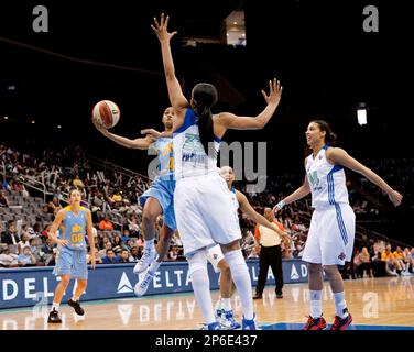 September 9 2012: Liberty's guard Essence Carson (17) shoots over