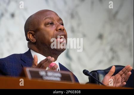 United States Senator Tim Scott (Republican of South Carolina), Chairman, US Senate Committee on Banking, Housing, and Urban Affairs questions Jerome H. Powell, Chairman, Board of Governors of the Federal Reserve System, during a Senate Committee on Banking, Housing, and Urban Affairs hearing to examine the Semiannual Monetary Policy Report to the Congress, in the Hart Senate Office Building in Washington, DC, Tuesday, March 7, 2023. Credit: Rod Lamkey/CNP /MediaPunch Stock Photo