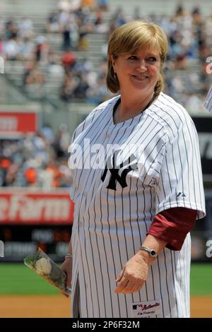 Former New York Yankees star catcher Yogi Berra and Diana Munson (the late Thurman  Munson's wife) during Old Timers Day at Yankee Stadium on June 26, 2011 in  Bronx, NY. (AP Photo/Tomasso DeRosa Stock Photo - Alamy