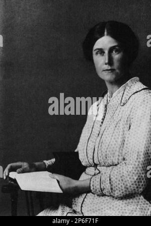 1915 ca : HARRIET SHAW WEAVER friend and maecenas of  the irish writer JAMES JOYCE ( Dublin 1882 - Zurich 1941 ) for the pubblication of DEDALUS into the THE EGOIST magazine  - SCRITTORE - LETTERATURA - LITERATURE - letterato  - portrait - ritratto ----  Archivio GBB Stock Photo