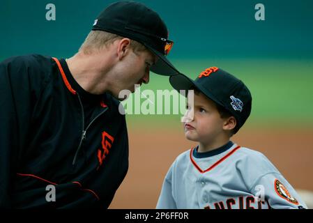 San Francisco Giant Jeff Kent rounds third, and 3rd base coach