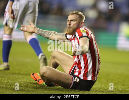 Reading, England, 7th March 2023.  Oliver McBurnie of Sheffield Utd asks for a decision during the Sky Bet Championship match at the Select Car Leasing Stadium, Reading. Picture credit should read: Paul Terry / Sportimage Stock Photo