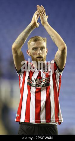 Reading, England, 7th March 2023.  Oliver McBurnie of Sheffield Utd applauds the fans during the Sky Bet Championship match at the Select Car Leasing Stadium, Reading. Picture credit should read: Paul Terry / Sportimage Stock Photo