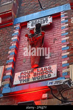 Beatle street, Four lads who shook the world, Arthur Dooley artwork and statue, Mathew Street, Liverpool, Merseyside, England, UK, L2 Stock Photo