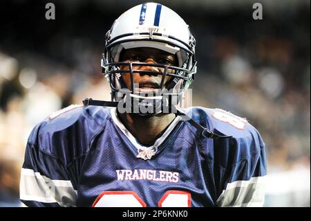 Terrell Owens returns to football; with the indoor Allen Wranglers