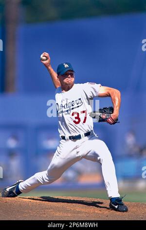 Hideo Nomo editorial stock image. Image of jersey, helmet - 173385954