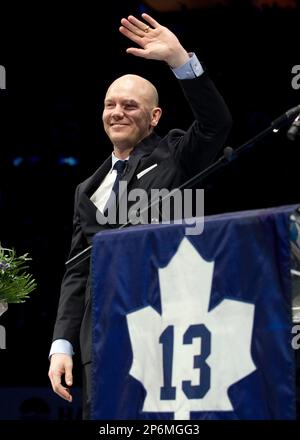 Former Toronto Maple Leafs captain Mats Sundin, righjt, and his wife  Josephine Johansson watch as his number is hung from the rafters prior to  NHL action between the Leafs and the Montreal