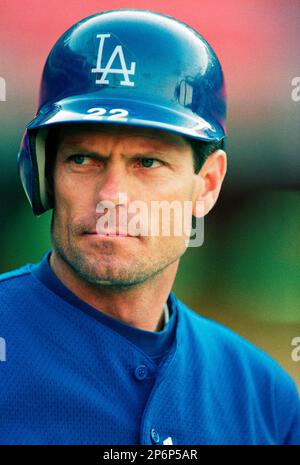 Los Angeles Dodgers outfielder Brett Butler stealing second base -- Please  credit photographer Kirk Schlea Stock Photo - Alamy