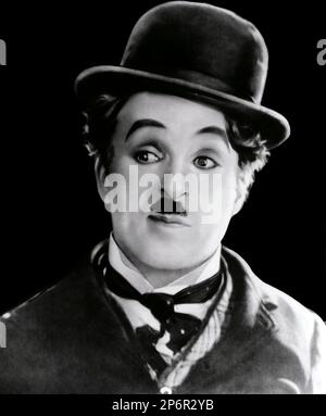 1928 : The silent movie actor and movie director CHARLES CHAPLIN ( 1889 - 1977 ) in THE CIRCUS -  CINEMA MUTO - FILM - portrait - ritratto - hat - cappello - regista cinematografico - attore  - comico - tie - cravatta - collar - colletto - FILM  ---- Archivio GBB      Archivio Stock Photo