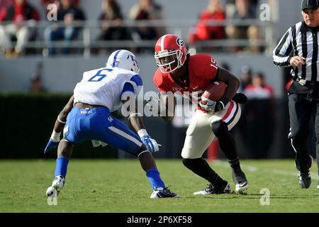 Georgia Bulldogs tight end Marlon Brown (15) carries the ball by