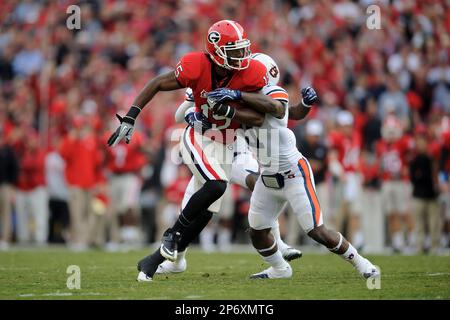 Georgia Bulldogs tight end Marlon Brown (15) carries the ball by