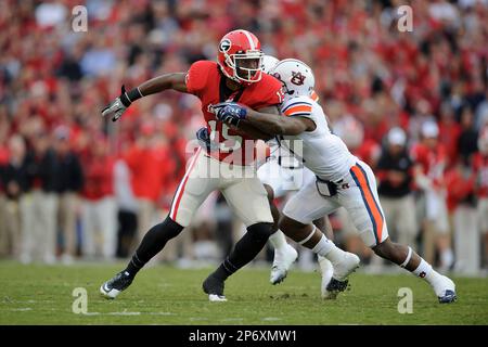 Georgia Bulldogs tight end Marlon Brown (15) carries the ball by