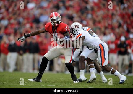 Georgia Bulldogs tight end Marlon Brown (15) carries the ball by