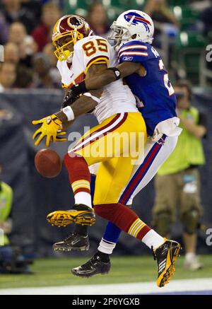 Washington Redskins wide receiver Frank Grant carries the ball and