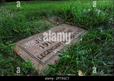 What's to be done about Josh Gibson's grave? 