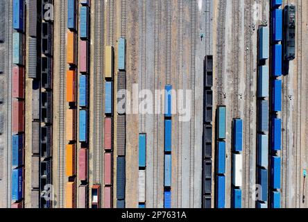 XILINGOL LEAGUE, CHINA - MARCH 8, 2023 - Aerial photo taken on March 8, 2023 shows the China-Europe freight train at Erenhot railway port in Xilin Gol Stock Photo